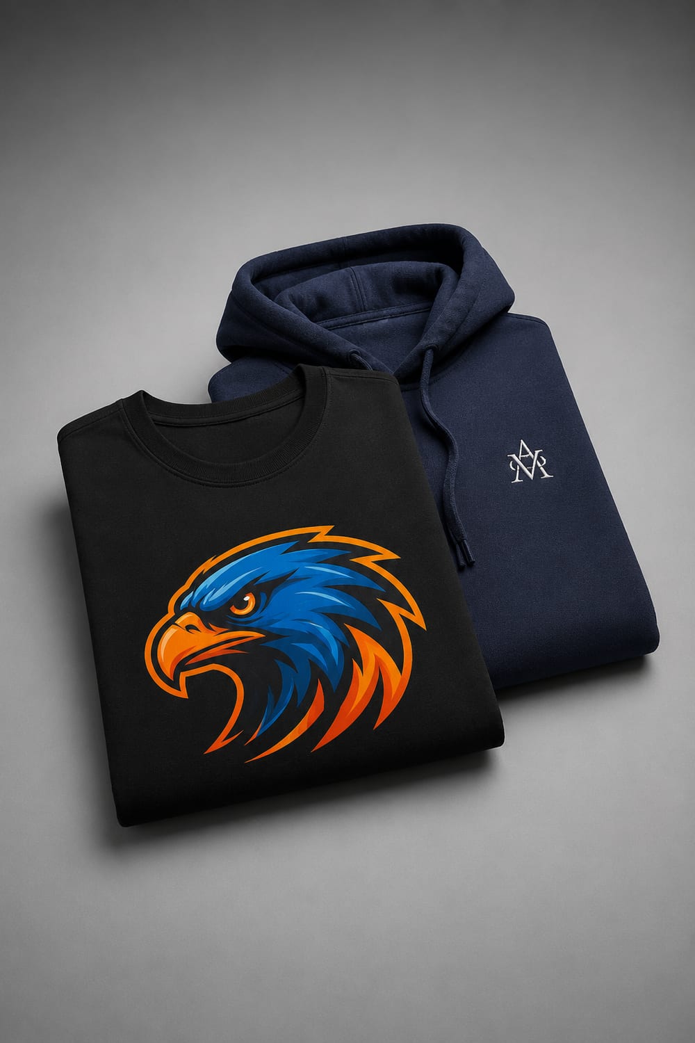 Playera con estampado y sudadera con bordado — personalización